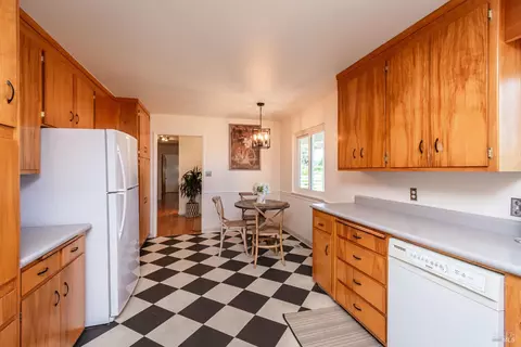 Kitchen - 1007 Sunset Rd, Napa, CA 94558 photo 6 of 9