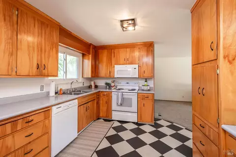 Kitchen - 1007 Sunset Rd, Napa, CA 94558 photo 4 of 9