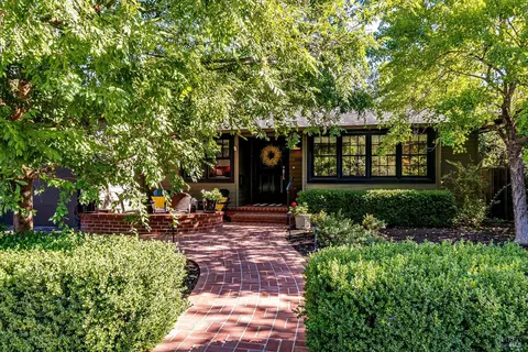 1148 Hudson Ave, Saint Helena, CA 94574