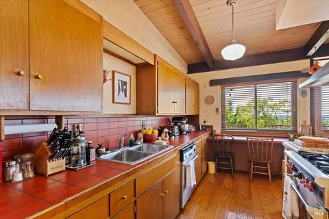 Kitchen - 117 Raines Ct, Vallejo, CA 94591 photo 3 of 3