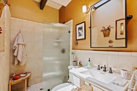Bath - 117 Raines Ct, Vallejo, CA 94591 photo 1 of 3