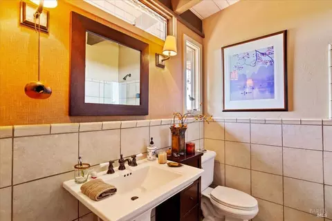 Bath - 117 Raines Ct, Vallejo, CA 94591 photo 2 of 3