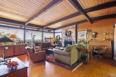 Living - 117 Raines Ct, Vallejo, CA 94591 photo 1 of 5