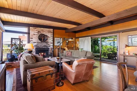 Living - 117 Raines Ct, Vallejo, CA 94591 photo 2 of 5