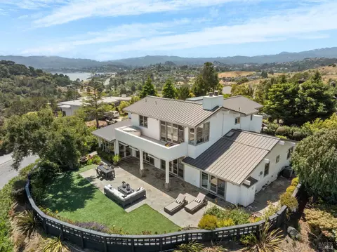 24 Hillcrest Rd, Tiburon, CA 94920
