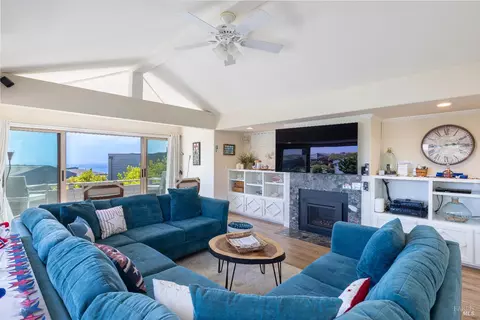221 Condor Ct, Bodega Bay, CA 94923