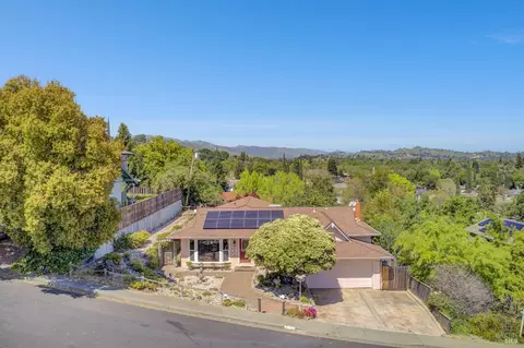 439 La Cresta Dr, Vacaville, CA 95688
