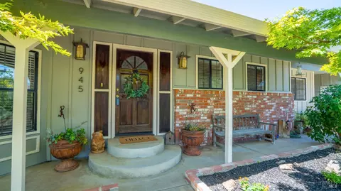 945 Monique Way, Dixon, CA 95620 photo 2