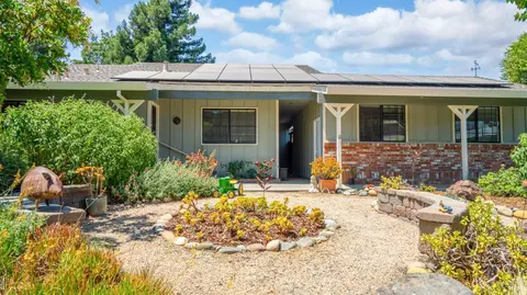 945 Monique Way, Dixon, CA 95620 photo 4