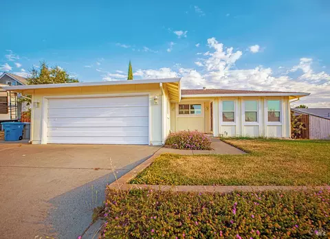 155 Hartford Ave, Vacaville, CA 95687