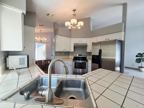 Kitchen - 254 Clearview Dr, Vallejo, CA 94591 photo 3 of 6