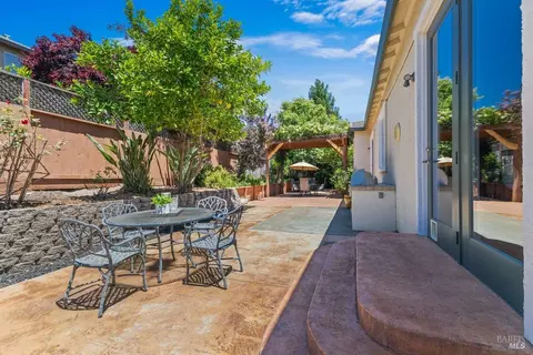 Exterior - 1593 Reiman Ln, Windsor, CA 95492 photo 2 of 5