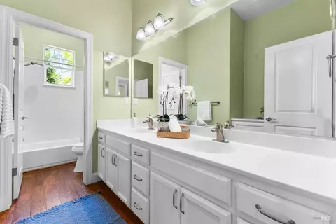 Bath - 1593 Reiman Ln, Windsor, CA 95492 photo 4 of 5