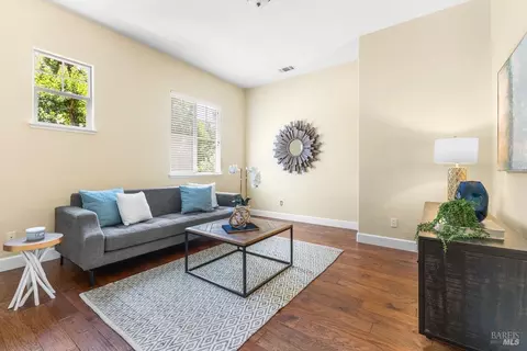 Living - 1593 Reiman Ln, Windsor, CA 95492 photo 3 of 4