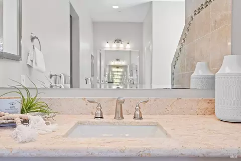 Bath - 1593 Reiman Ln, Windsor, CA 95492 photo 2 of 5