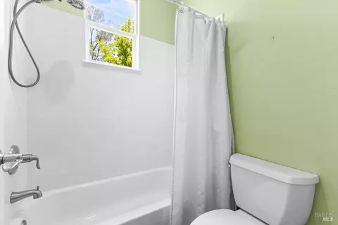 Bath - 1593 Reiman Ln, Windsor, CA 95492 photo 5 of 5