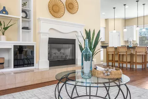 Living - 1593 Reiman Ln, Windsor, CA 95492 photo 2 of 4