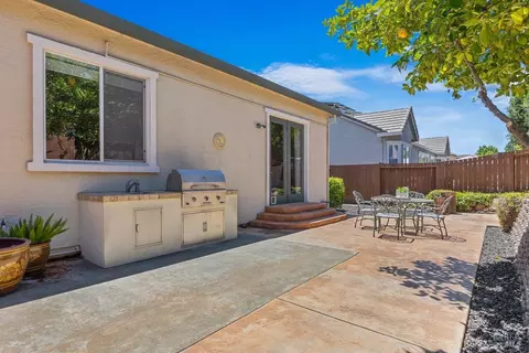 Exterior - 1593 Reiman Ln, Windsor, CA 95492 photo 3 of 5