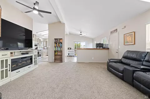 108 Fiesta Ln, Rohnert Park, CA 94928