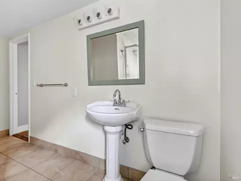 Bath - 1066 Caldwell Ave, Vallejo, CA 94591 photo 3 of 4