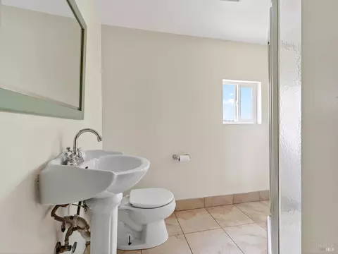 Bath - 1066 Caldwell Ave, Vallejo, CA 94591 photo 1 of 4
