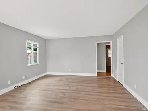Living - 1066 Caldwell Ave, Vallejo, CA 94591 photo 3 of 4