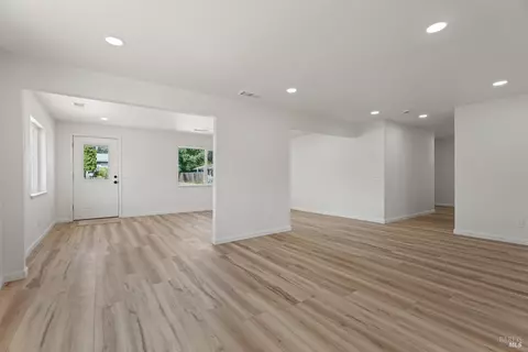 Living - 755 Central Ave, Willits, CA 95490 photo 4 of 5