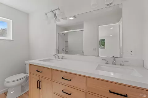 Bath - 755 Central Ave, Willits, CA 95490 photo 2 of 3