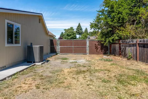 Exterior - 755 Central Ave, Willits, CA 95490 photo 3 of 8