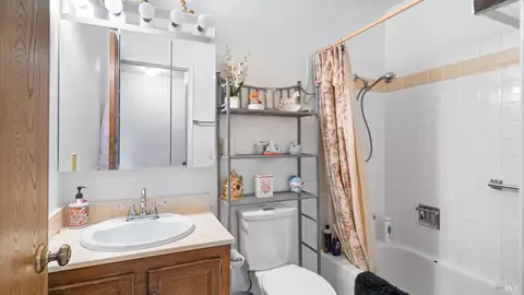 Bath - 2875 Carmel Way, Fairfield, CA 94534 photo 1 of 4