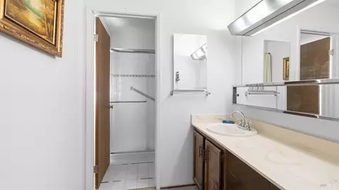 Bath - 2875 Carmel Way, Fairfield, CA 94534 photo 2 of 4