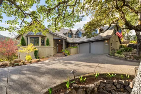 1105 White Oak Dr, Santa Rosa, CA 95409