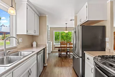 Kitchen - 2650 Old River Rd, Ukiah, CA 95482 photo 3 of 6