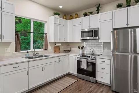 Kitchen - 2650 Old River Rd, Ukiah, CA 95482 photo 6 of 6
