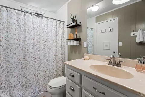 Bath - 2650 Old River Rd, Ukiah, CA 95482 photo 1 of 5