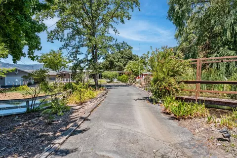Exterior - 2650 Old River Rd, Ukiah, CA 95482 photo 4 of 22