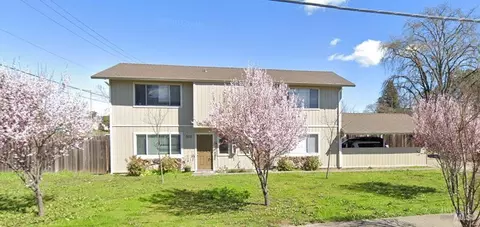 902 Grand Ave, Santa Rosa, CA 95404