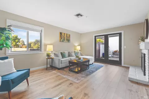 51 Vineyard Cir, Sonoma, CA 95476