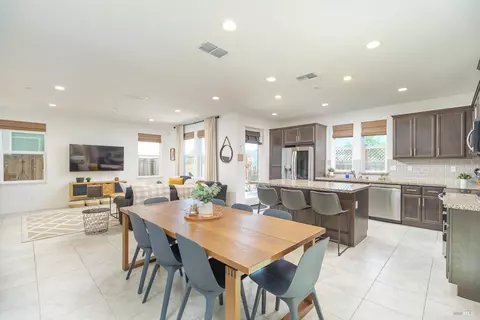 1241 Del Rancho Way, Petaluma, CA 94954