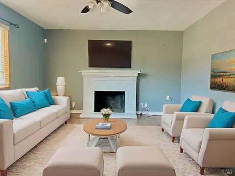 Living - 401 E Alaska Ave, Fairfield, CA 94533 photo 3 of 7