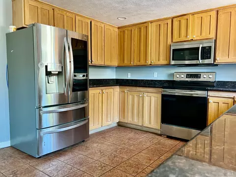 Kitchen - 401 E Alaska Ave, Fairfield, CA 94533 photo 3 of 3