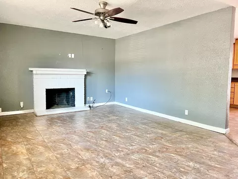 Living - 401 E Alaska Ave, Fairfield, CA 94533 photo 2 of 7