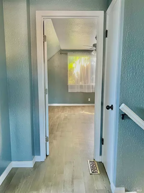 Entry Way - 401 E Alaska Ave, Fairfield, CA 94533 photo 5 of 5