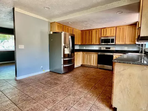 Kitchen - 401 E Alaska Ave, Fairfield, CA 94533 photo 2 of 3