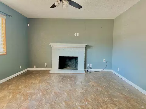 Living - 401 E Alaska Ave, Fairfield, CA 94533 photo 4 of 7