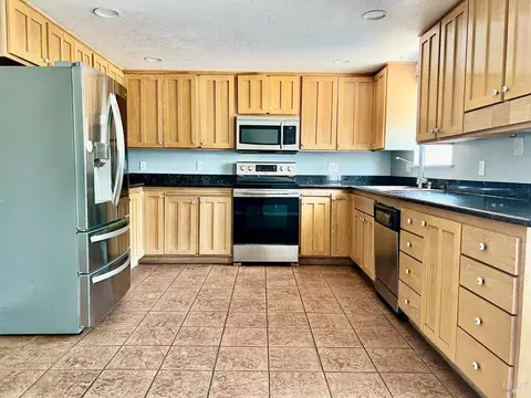 Kitchen - 401 E Alaska Ave, Fairfield, CA 94533 photo 1 of 3