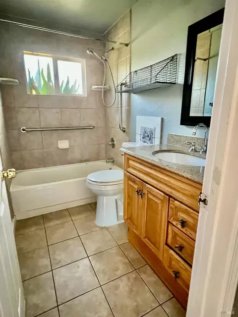 Bath - 401 E Alaska Ave, Fairfield, CA 94533 photo 1 of 3