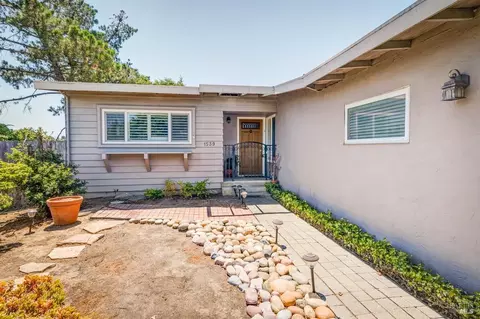 Exterior - 1539 Sereno Dr, Vallejo, CA 94589 photo 4 of 9