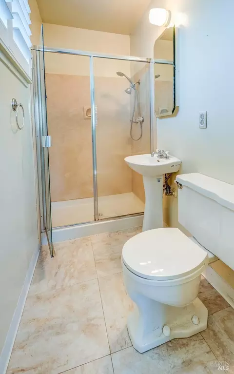 Bath - 1539 Sereno Dr, Vallejo, CA 94589 photo 2 of 3