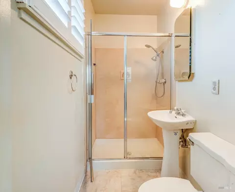 Bath - 1539 Sereno Dr, Vallejo, CA 94589 photo 1 of 3